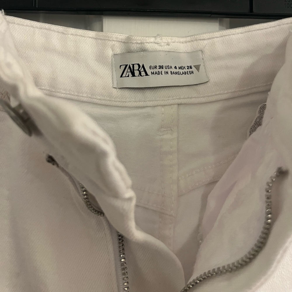 ZARA DISTRESSED WHITE DENIM - Picture 2 of 3